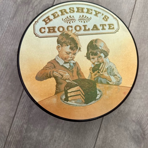 Vintage Hershey's Chocolate Collectible Round Tin - Picture 15 of 15